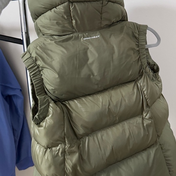 COLUMBIA Women’s Pike Lake Insulated Vest with Hoodie in Green - Picture 10 of 12